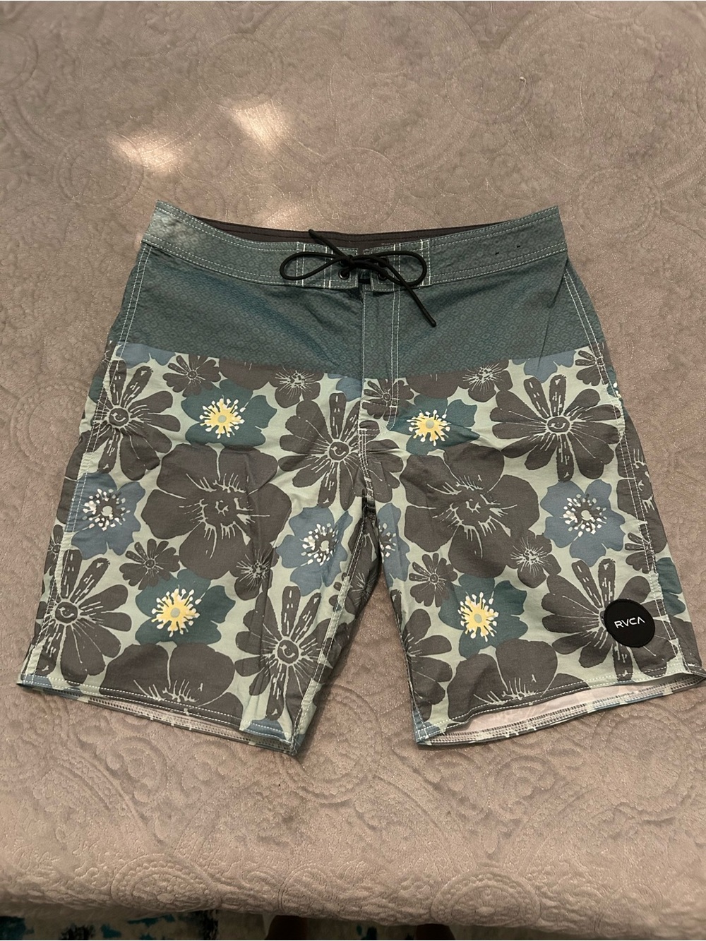 RVCA Men's Teal and Gray Floral Boardshorts 🏄🏼‍♂️